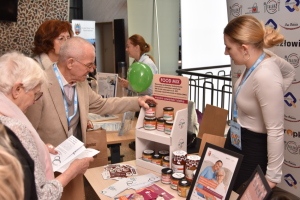 ludzie na konferencji