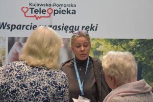 ludzie na konferencji