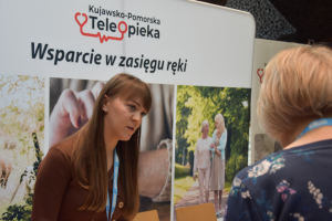 ludzie na konferencji