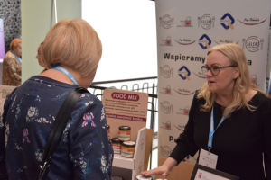 ludzie na konferencji