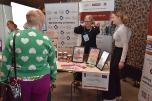 ludzie na konferencji