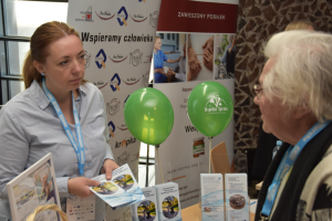 ludzie na konferencji