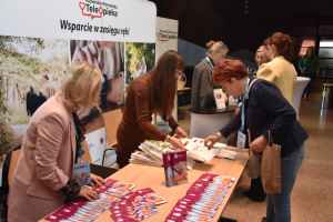 ludzie na konferencji