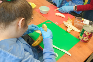 kobiety podczas warsztatów kulinarnych