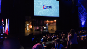 Zdjęcia ze spektaklu "Palce lizać"