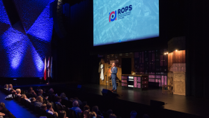 Zdjęcia ze spektaklu "Palce lizać"