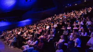 Zdjęcia ze spektaklu "Palce lizać"