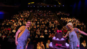 Zdjęcia ze spektaklu "Palce lizać"