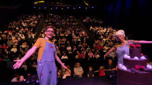 Zdjęcia ze spektaklu "Palce lizać"