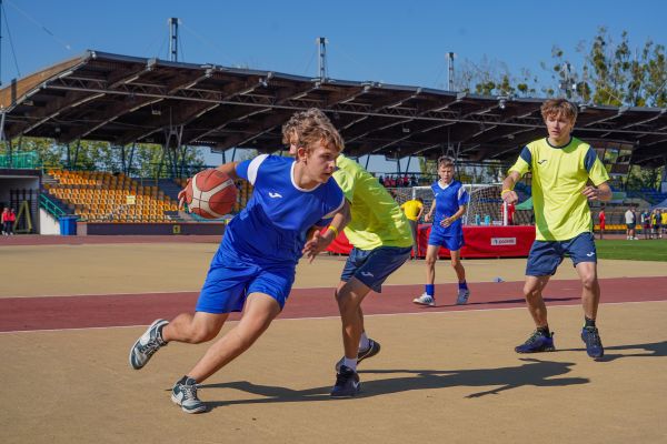Dzień Sportu - gra w koszykówkę 3x3