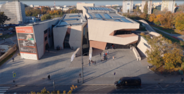 Kadr z filmu o Forum Ekonomii Społecznej