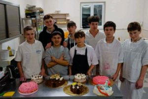 Młodzież podczas kursów zawodowych