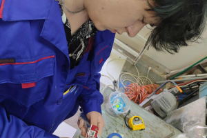 Młodzież podczas kursów zawodowych