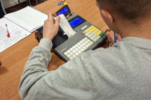 Młodzież podczas kursów zawodowych