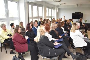 Pracownicy socjalni po odbiorze dyplomów specjalizacji II stopnia