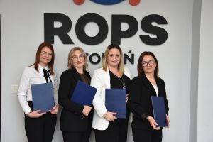 Pracownicy socjalni po odbiorze dyplomów specjalizacji II stopnia