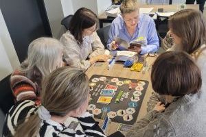 Ludzie grający w gry planszowe