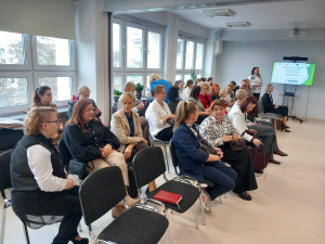 Wręczenie zaświadczeń ukończenia szkolenia na asystenta rodziny.