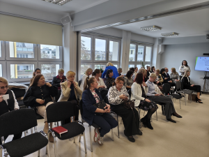 Wręczenie zaświadczeń ukończenia szkolenia na asystenta rodziny.