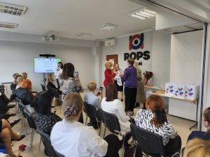 Wręczenie zaświadczeń ukończenia szkolenia na asystenta rodziny.