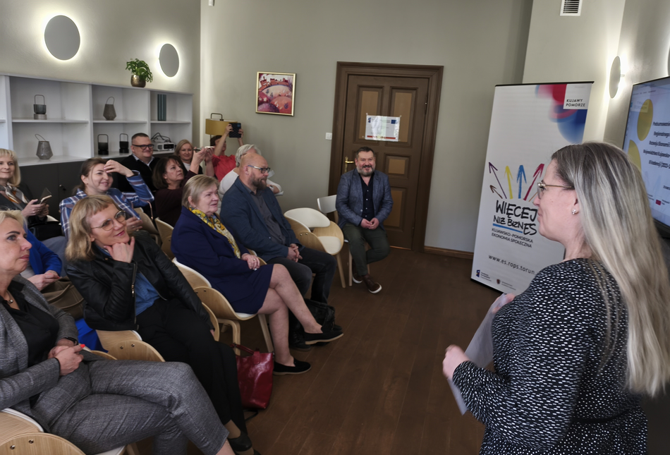 Członkowie komitetu podczas obrad