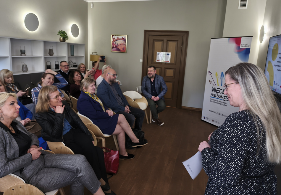 Członkowie komitetu podczas obrad