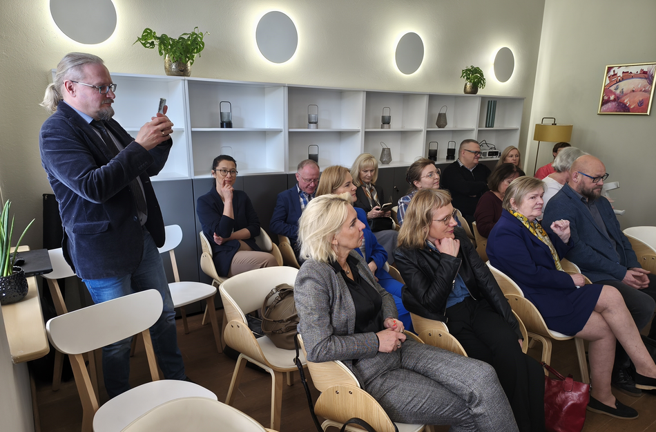 Członkowie komitetu podczas obrad