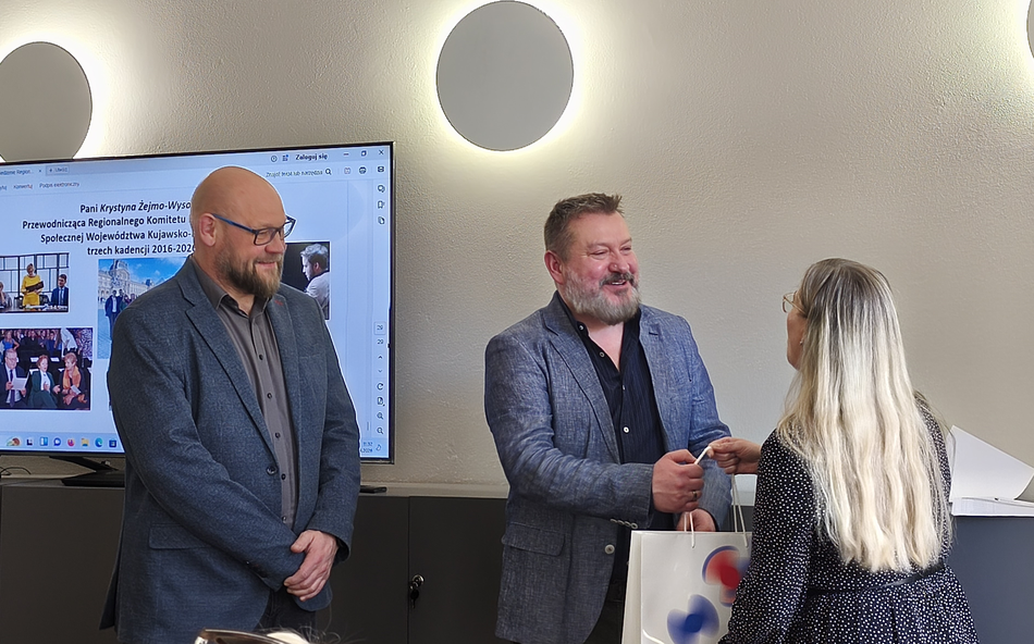 Członkowie komitetu podczas obrad