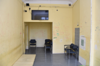 tlewizor wisi nad wnęką