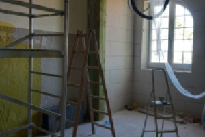 wnętrze remontowanego budynku