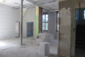 wnętrze remontowanego budynku