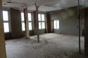 wnętrze remontowanego budynku