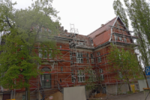 rusztowanie na budynku