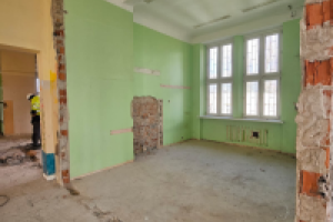 wnętrze remontowanego budynku