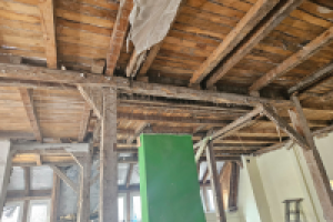 wnętrze remontowanego budynku