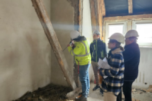 wnętrze remontowanego budynku