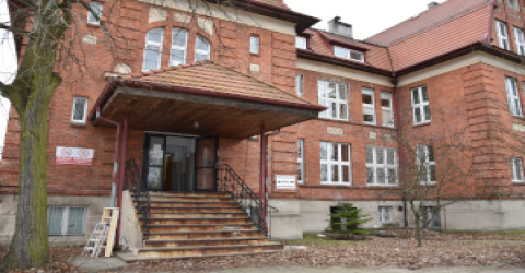 Przebudowa oraz remont budynku nr 2 i 3 przy ul. M. Skłodowskiej-Curie 27/29 w Toruniu – stan budynków przed realizacją projektu. A już niebawem pokażemy efekty końcowe.